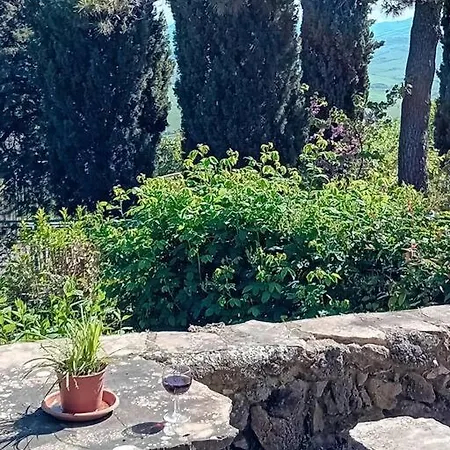 Casa Iris - Garden & Views Apartment